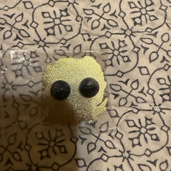 SKYSHADE ISLA ENAMEL PIN ALEX ASTER BARNES AND NOBLE EXCLUSIVE - Picture 3 of 3